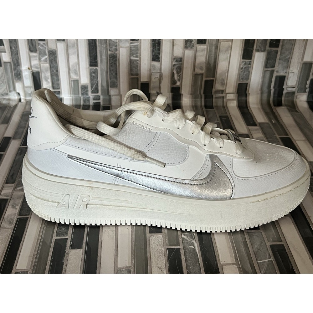 Nike Air Force 1 PLT.AF.ORM White/Wolf Grey/Metallic size 10.5 RIGHT SHOE ONLY
